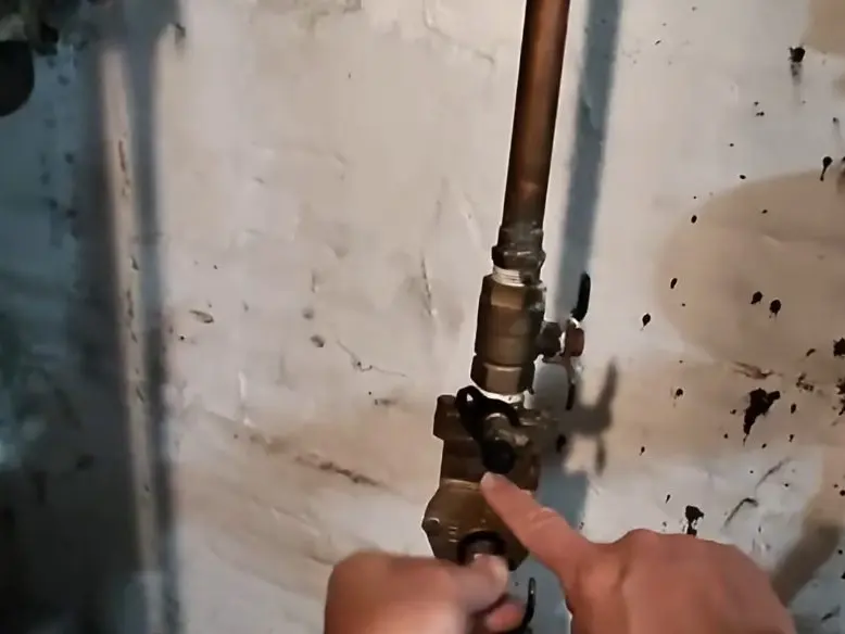 Backflow preventer valves and test fittings related to Backflow Testing & Installation in Altadena, CA on the bf-side-02 section
