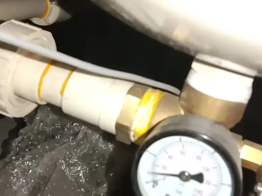 Water softener tank, control valve, and service connections related to Water Softener Installation & Repair in Altadena, CA on the softener-side-01 section