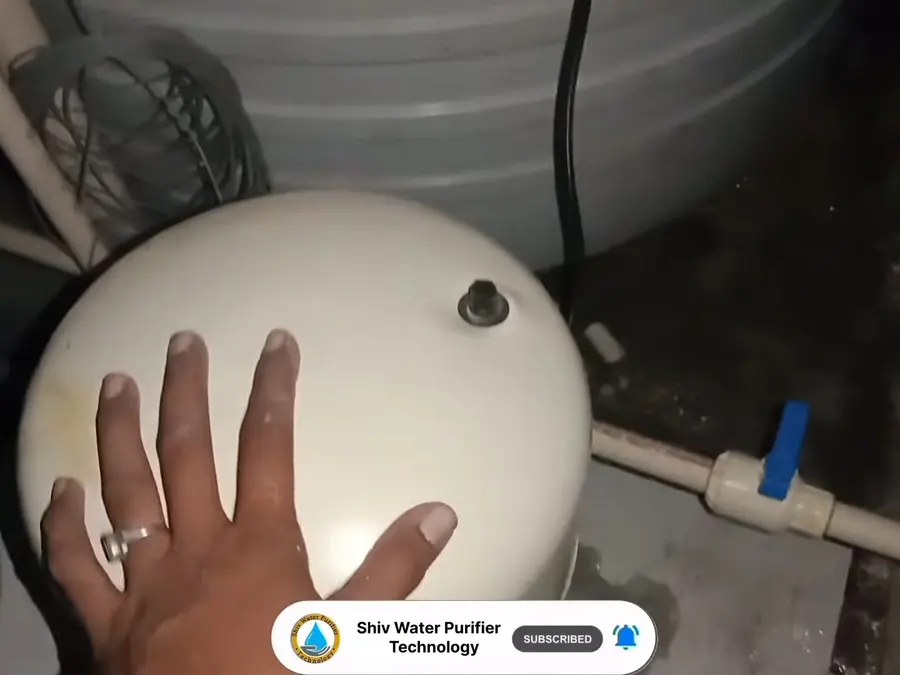 Water softener tank, control valve, and service connections related to Water Softener Installation & Repair in Altadena, CA on the softener-side-02 section